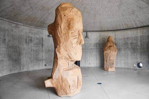 Vue exposition Sonder le mystère, Jesus et Madone, L'Orangerie, Bastogne, 2022 Annabelle Hyvrier sculptures