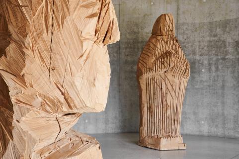 Vue exposition Sonder le mystère, Madone,  L'Orangerie, Bastogne, 2022 Annabelle Hyvrier sculptures