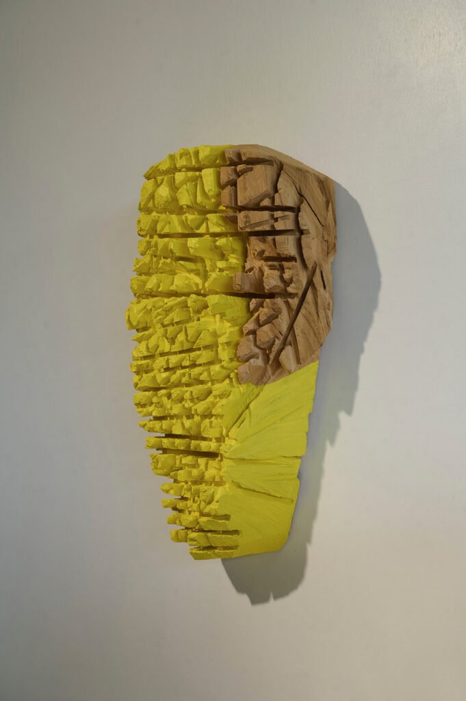 La brise ( série les primitives), 2023, ht: 52 x 27 x 13 cm, cèdre, peinture, acier