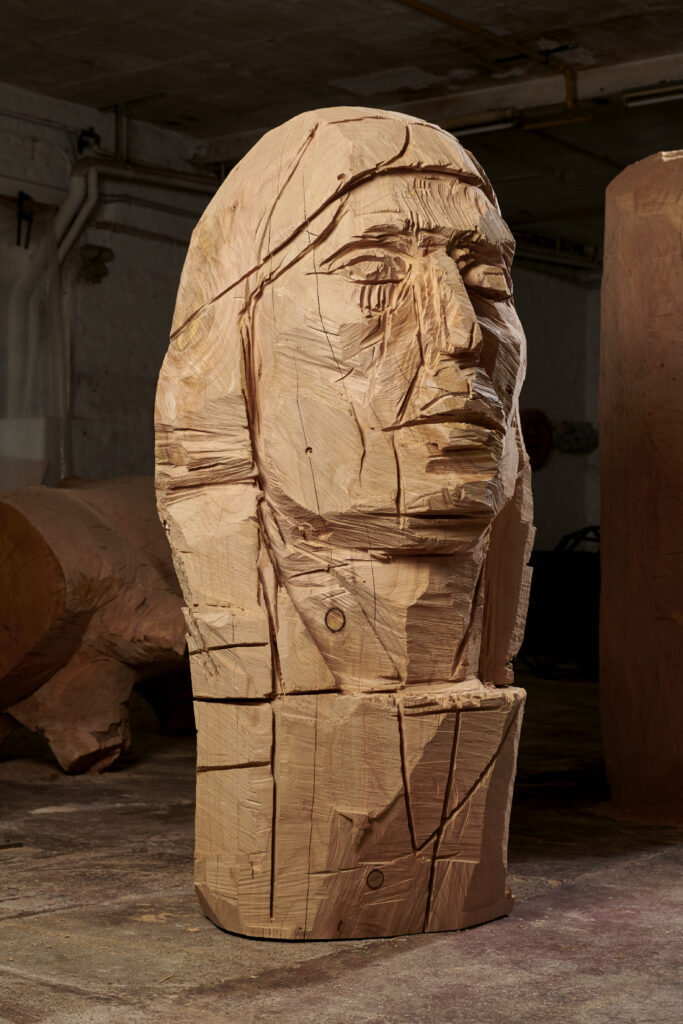 'Dominique Thirion où un brushing pour l'éternité' 2019, cèdre, ht: 160cm