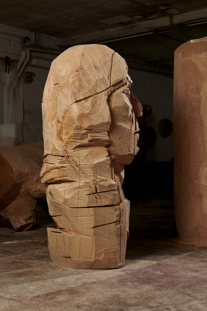 'Dominique Thirion où un brushing pour l'éternité' 2019, cèdre, ht: 160cm