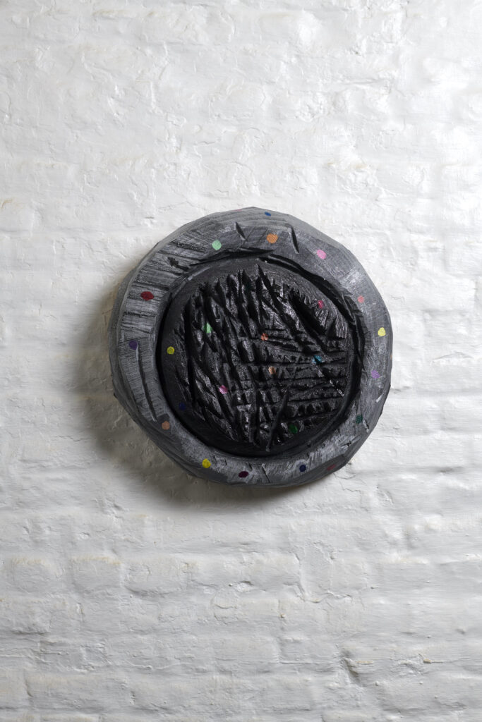 Sans titre, 2019, cèdre, ht: 45 cm, épaisseur: 13 cm, Annabelle Hyvrier sculpture