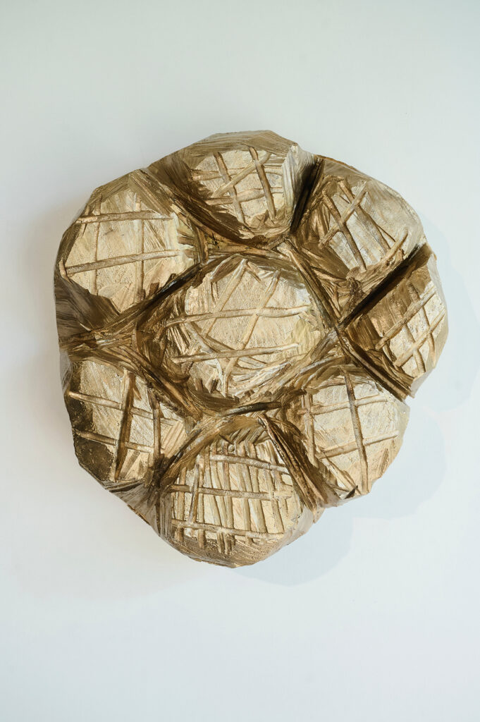 Fleur, bronze, Ht 41 x 31 cm, diamètre: 47 cm, Annabelle Hyvrier sculpture